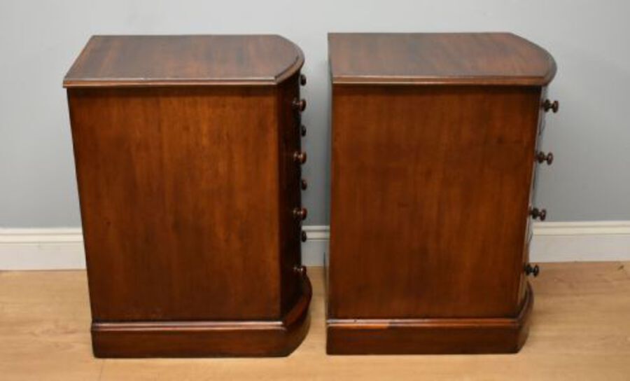 Antique Pair of 19th Century Victorian Mahogany Bow Front Bedside Chests