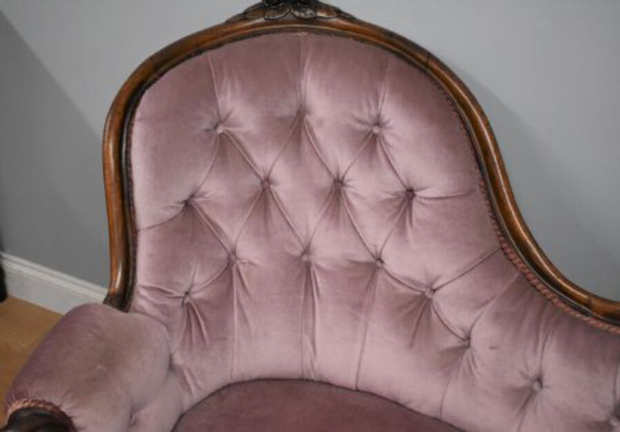 Antique Victorian Walnut chaise longue