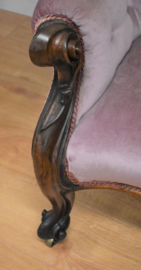 Antique Victorian Walnut chaise longue