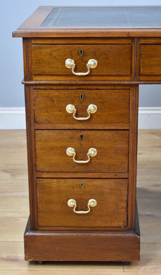 Antique 19th Century Victorian Mahogany Pedestal Desk