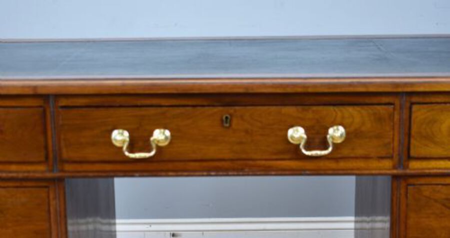 Antique 19th Century Victorian Mahogany Pedestal Desk