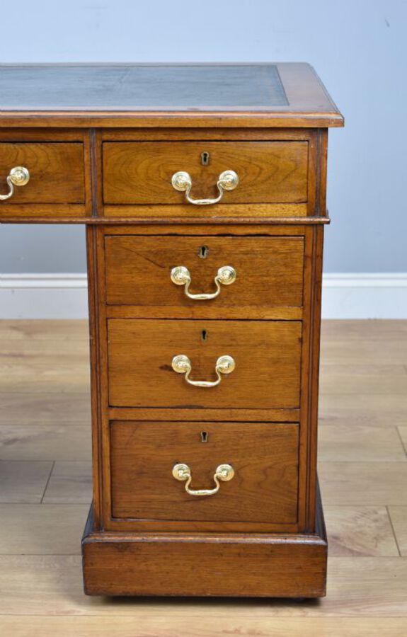 Antique 19th Century Victorian Mahogany Pedestal Desk