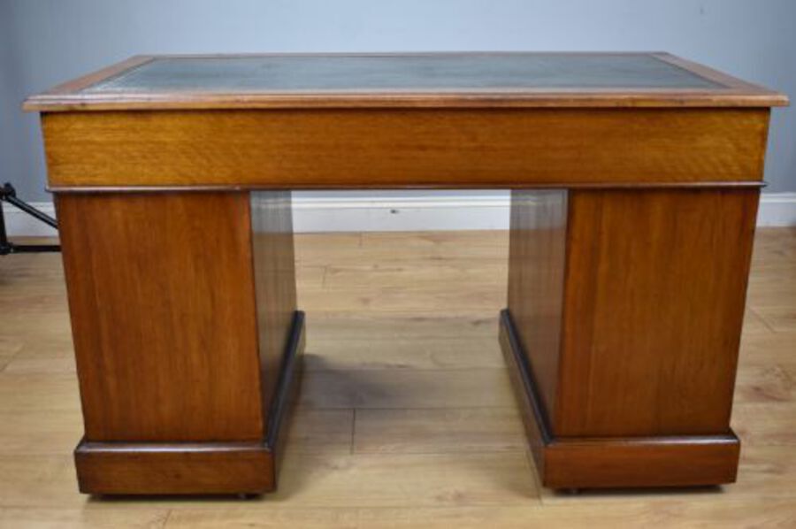 Antique 19th Century Victorian Mahogany Pedestal Desk