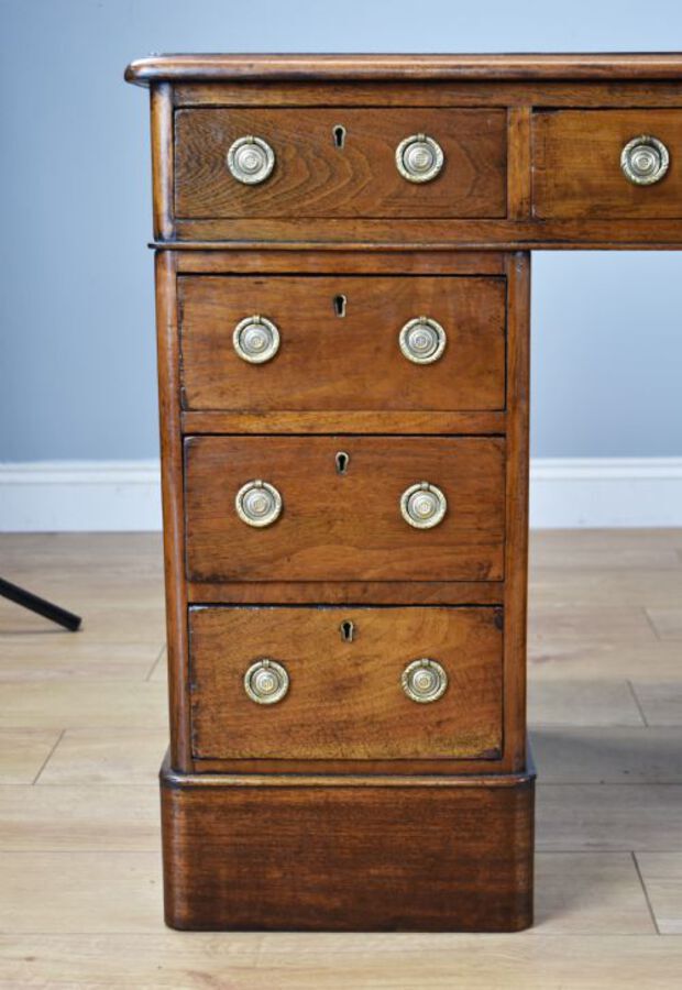 Antique 19th Century Victorian Mahogany Pedestal Desk