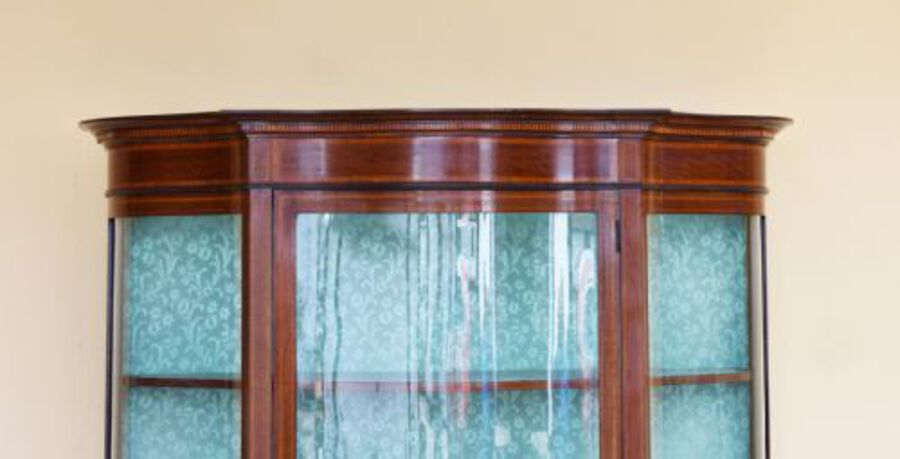 Antique 20th Century Edwardian Mahogany Inlaid Serpentine Display Cabinet
