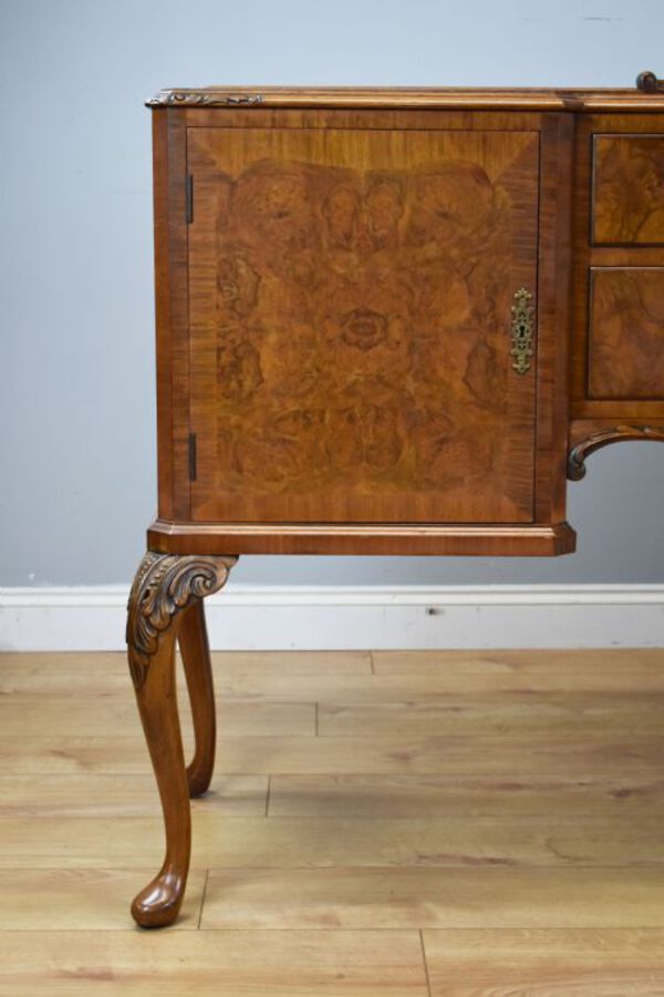 Antique 20th Century Queen Anne Style Burr Walnut Dining Suite