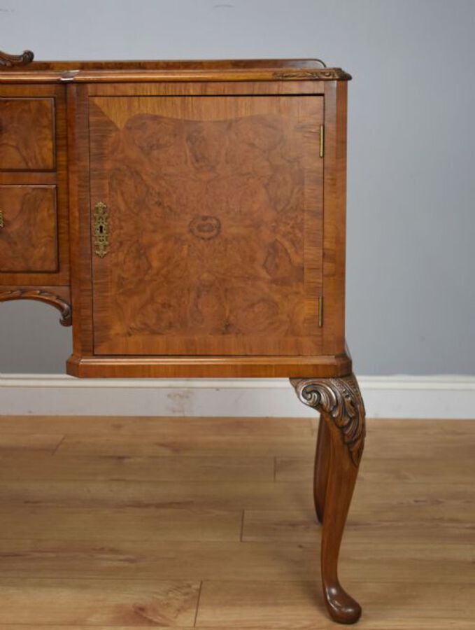 Antique 20th Century Queen Anne Style Burr Walnut Dining Suite