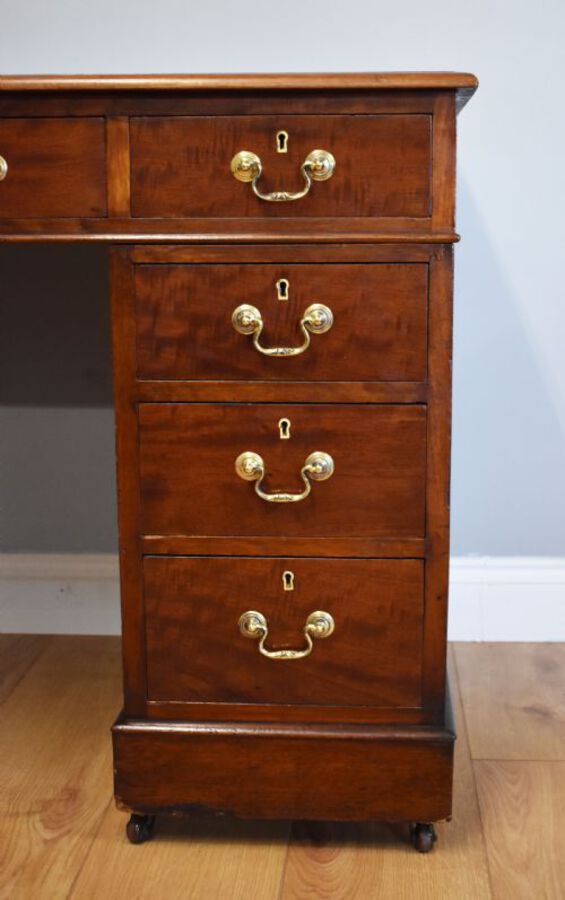 Antique 19th Century Victorian Mahogany Pedestal Desk