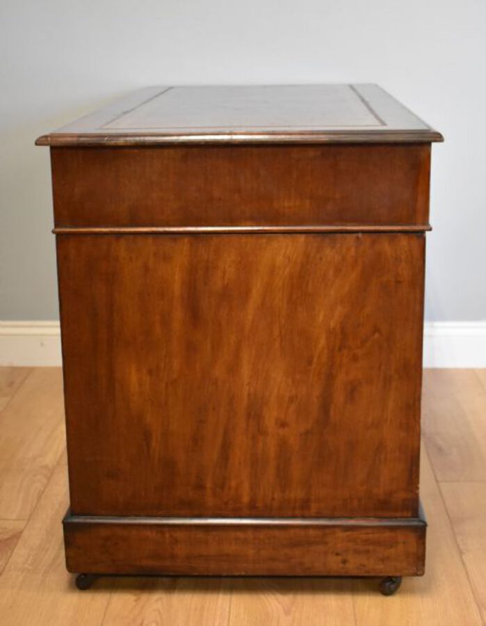 Antique 19th Century Victorian Mahogany Pedestal Desk