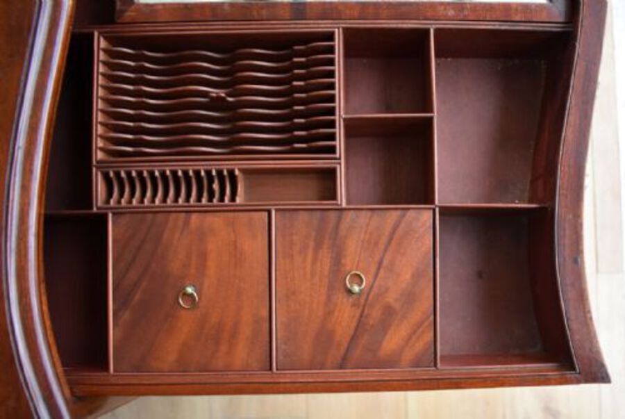 Antique George III Mahogany Serpentine Chest