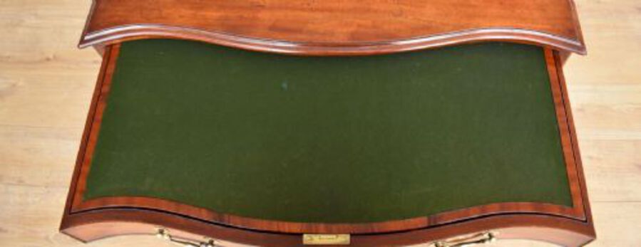 Antique George III Mahogany Serpentine Chest