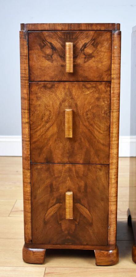 Antique A Pair of Art Deco Walnut Bedside Chests