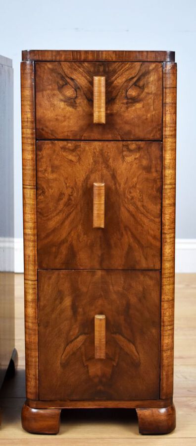 Antique A Pair of Art Deco Walnut Bedside Chests