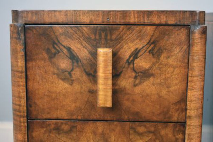Antique A Pair of Art Deco Walnut Bedside Chests