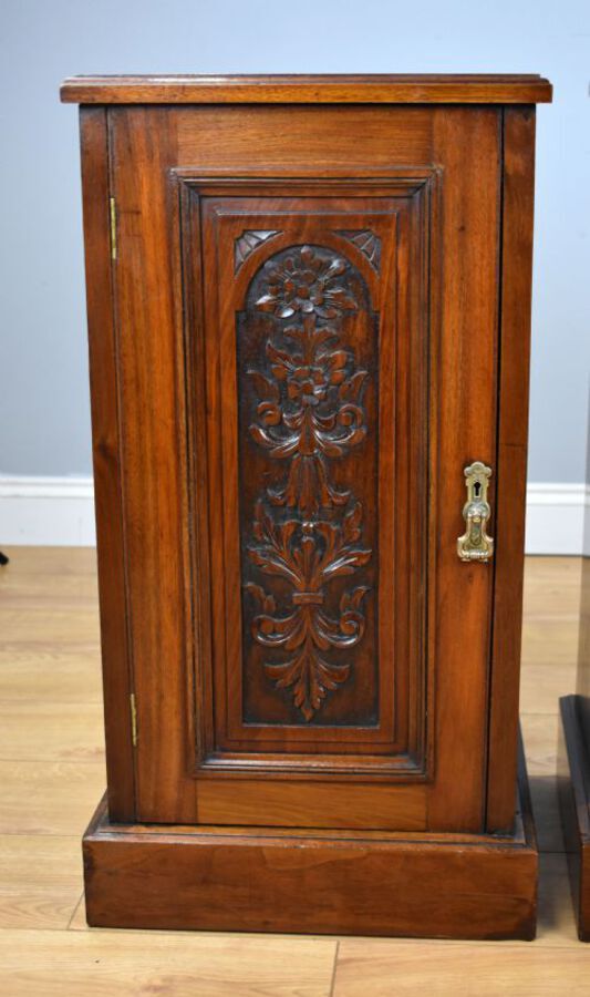 Antique Pair of Victorian Walnut Bedside Cabinets