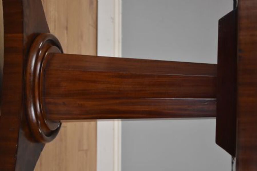 Antique Victorian Mahogany Til top dining/breakfast table