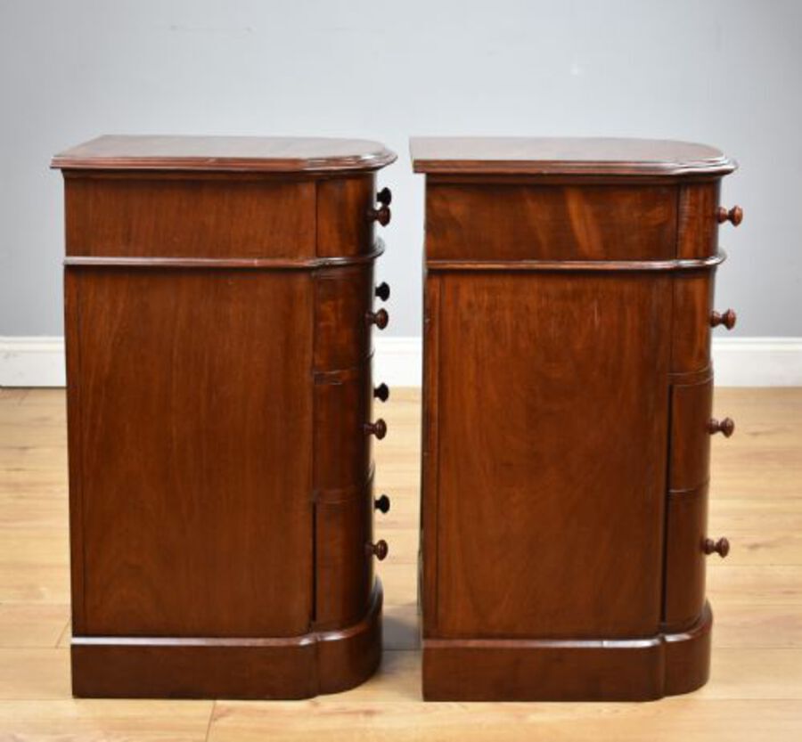 Antique Pair of Victorian Mahogany Bow Front Bedside Chests