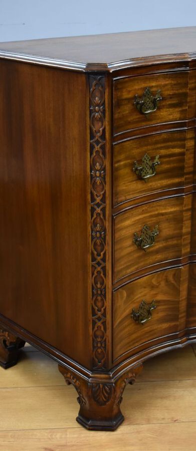 Antique George III Style Waring and Gillow Mahogany Serpentine fronted Chest of Drawers