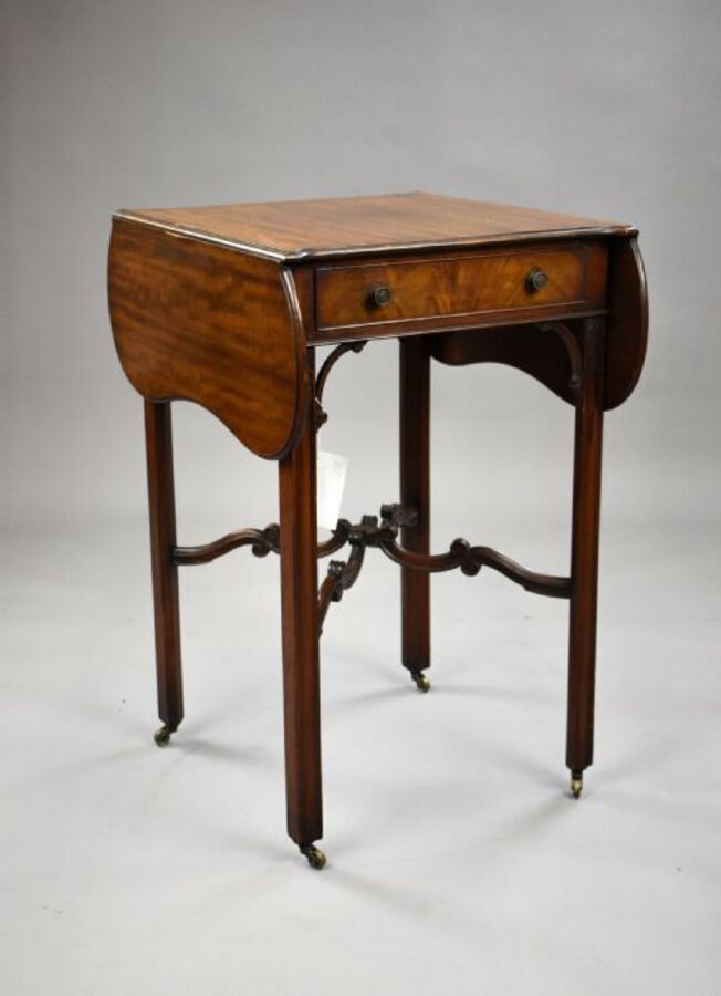 1920s Mahogany Pembroke Drop Leaf Table