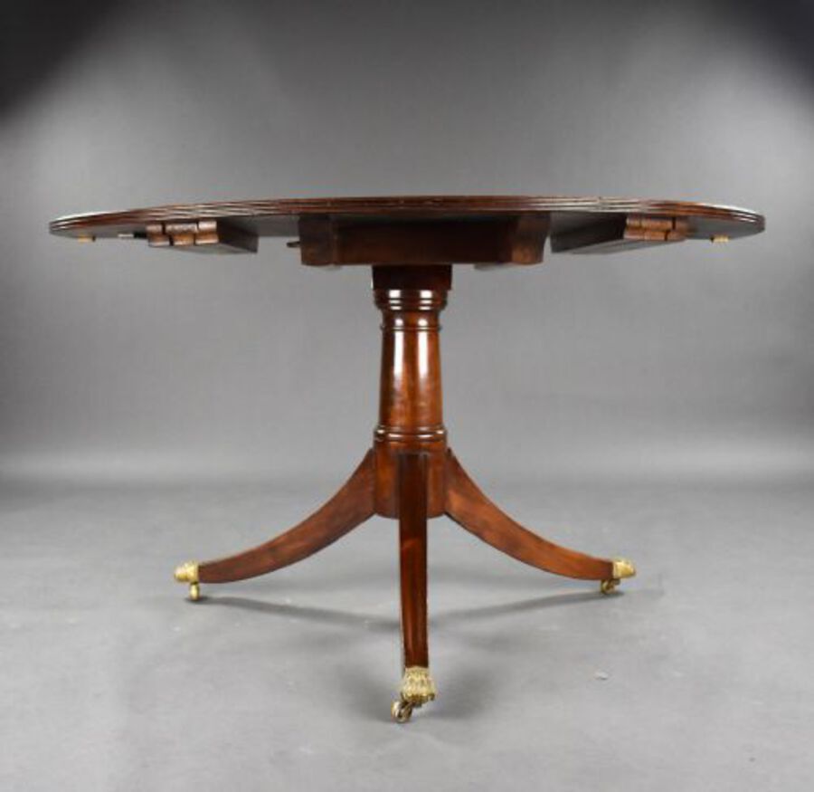 Antique Antique Mahogany Regency Style Pedestal Dining Table