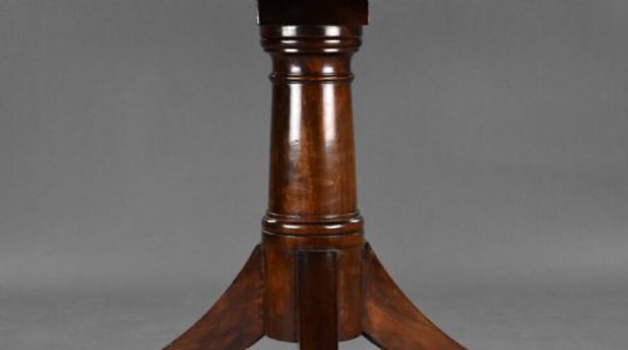 Antique Antique Mahogany Regency Style Pedestal Dining Table
