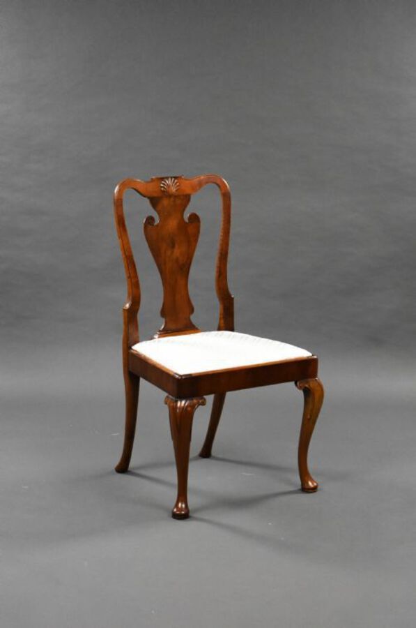 Antique Antique Walnut Extending Dining Table & 8 Chairs