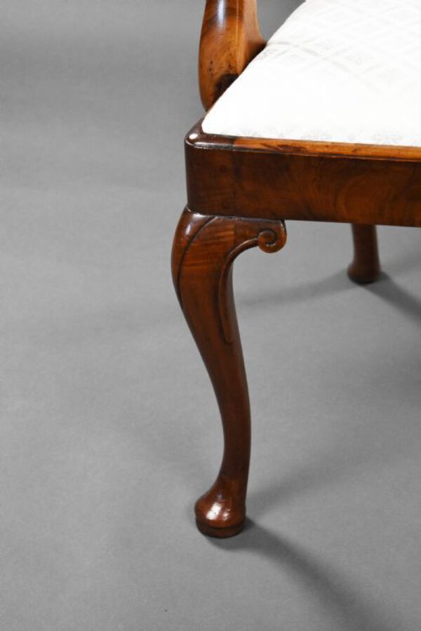 Antique Antique Walnut Extending Dining Table & 8 Chairs