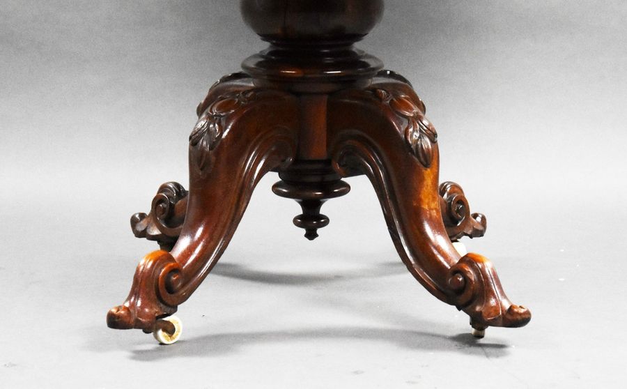 Antique Victorian Rosewood Oval Loo Table