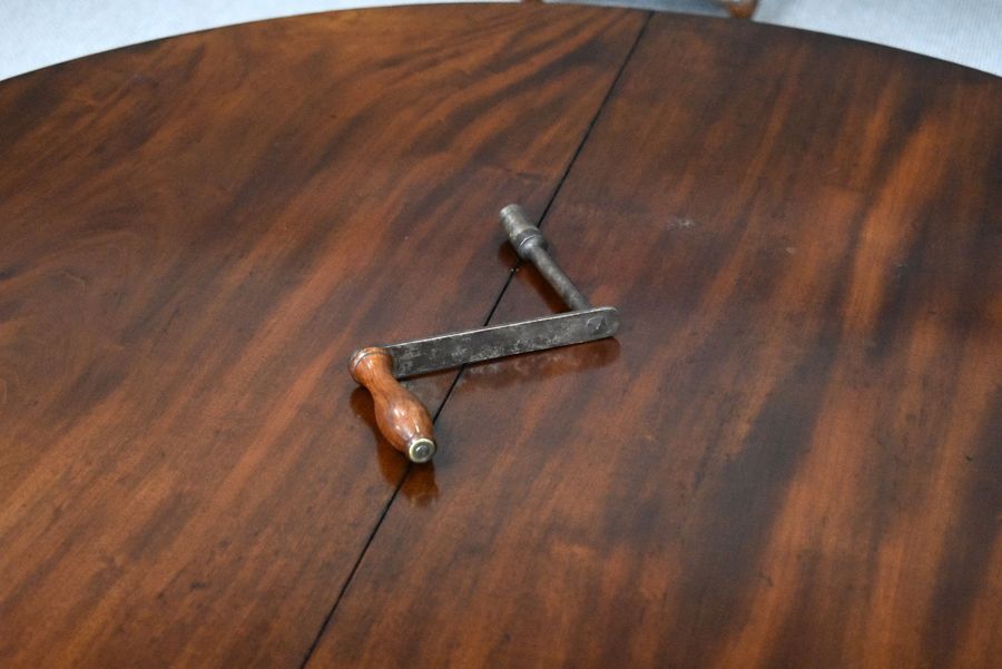 Antique Victorian Mahogany Extending Dining Table