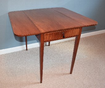 Antique Georgian Mahogany Pembroke table