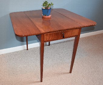 Antique Georgian Mahogany Pembroke table