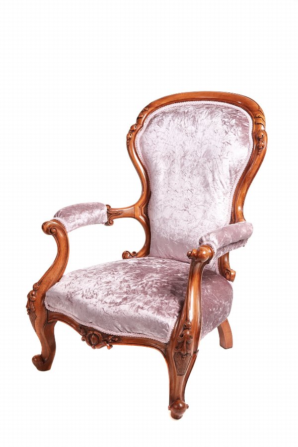 Fine Victorian Carved Walnut Armchair c.1850