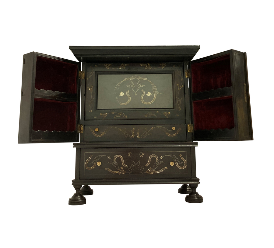 Antique AN EARLY XIX CENTURY ANGLO-INDIAN CABINET IN EBONY