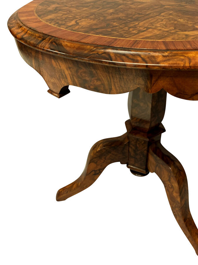 Antique AN ENGLISH XIX CENTURY BURR WALNUT SIDE TABLE