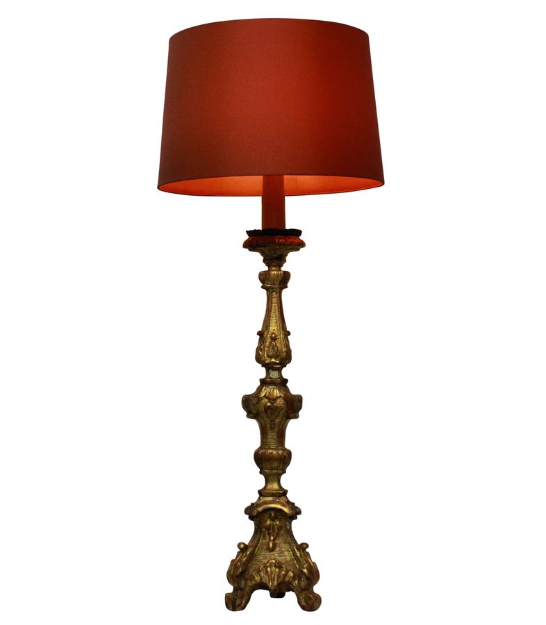AN ITALIAN XVIII CENTURY GILT WOOD LAMP