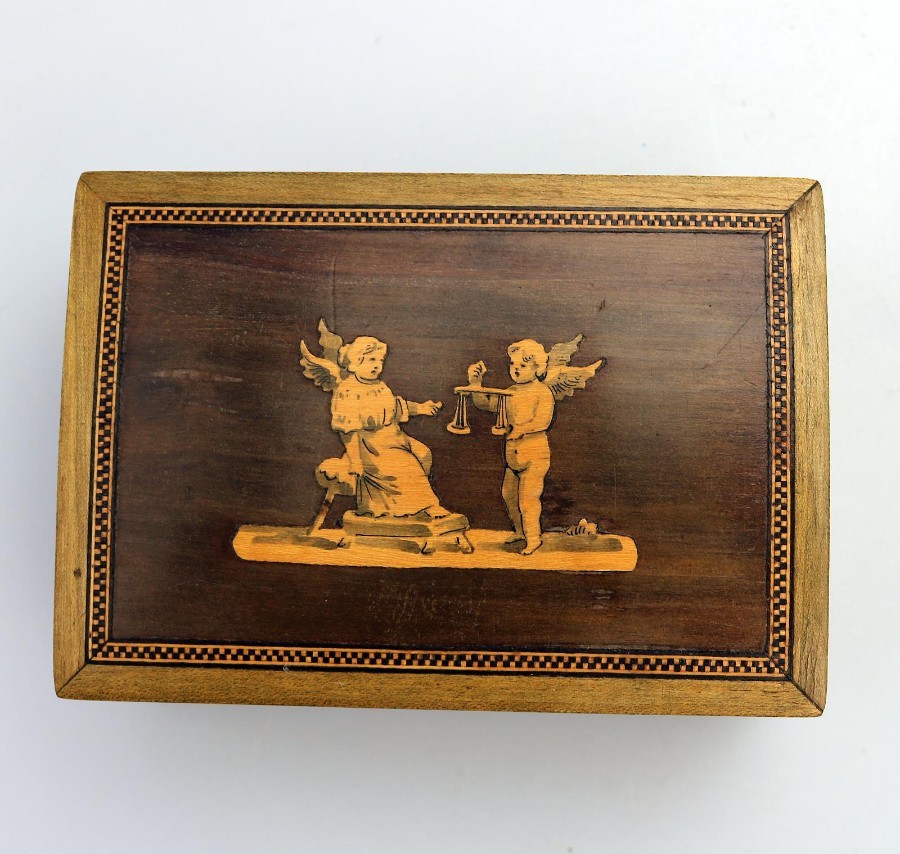 Antique Boxes : A good olive wood Grand Tour Sorrento Box with Angels C.1890