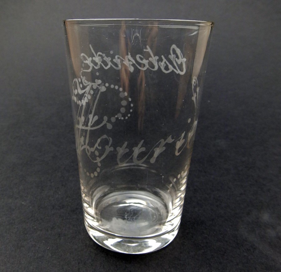 Antique Victorian Glass : A lovely engraved Tumbler C.19thC