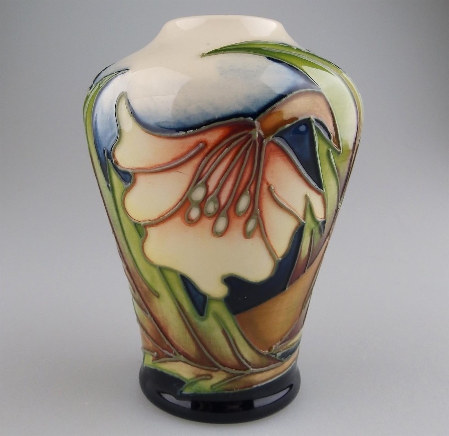 Moorcroft Decorative Arts Art Nouveau design Floral Vase C.Vintage