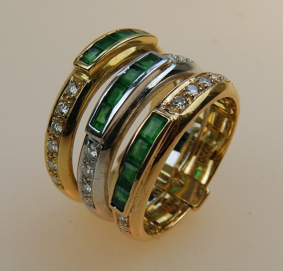 Vintage Designer Jewellery : 18ct Gold , Diamond & Emerald Ring 17/N in original box C.20thC
