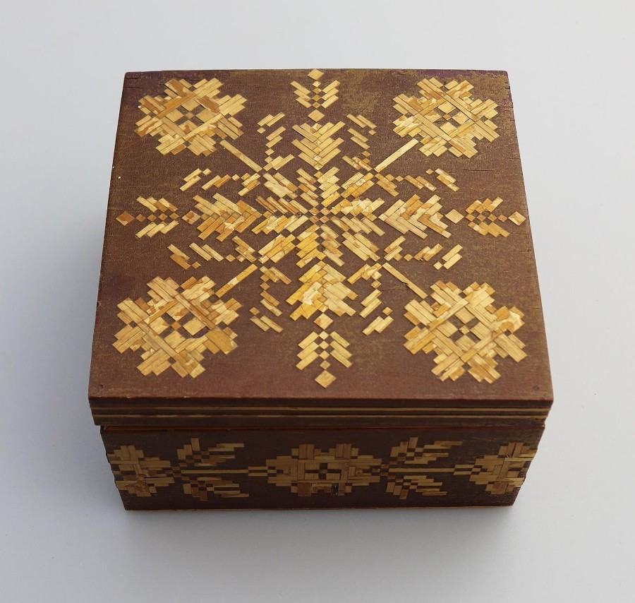 Vintage Boxes : Straw work Box C.20thC