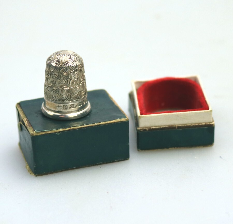 An antique Charles Horner antique solid silver Thimble boxed Chester 1904