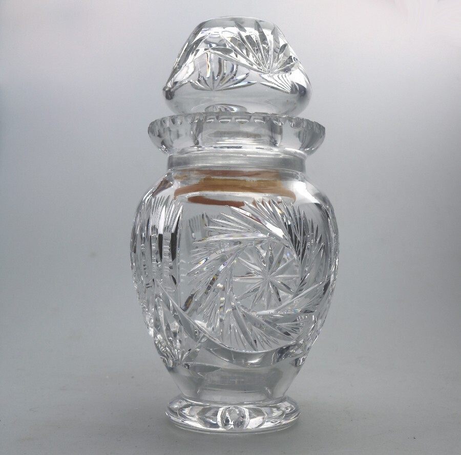 A good quality vintage cut crystal / glass Preserve Storage Jar & Cover C.20thC