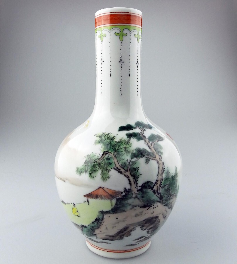 An attractive antique / vintage Chinese ceramic hand painted Vase C.20thC