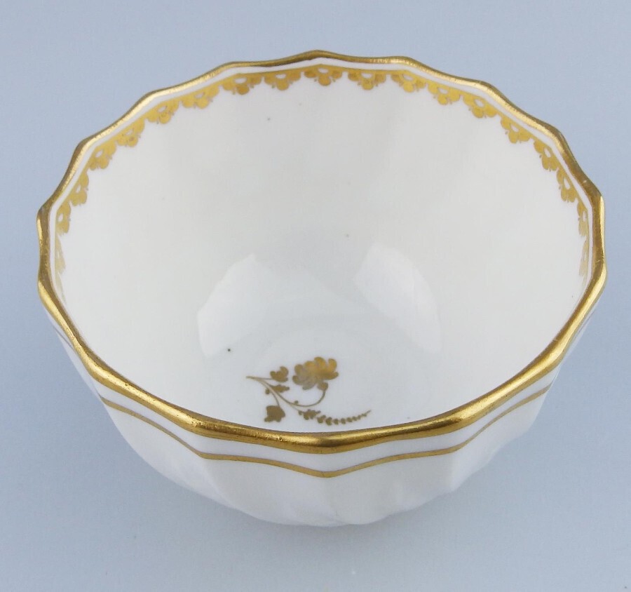 An antique Derby English porcelain Tea Bowl C.18th/early 19thC