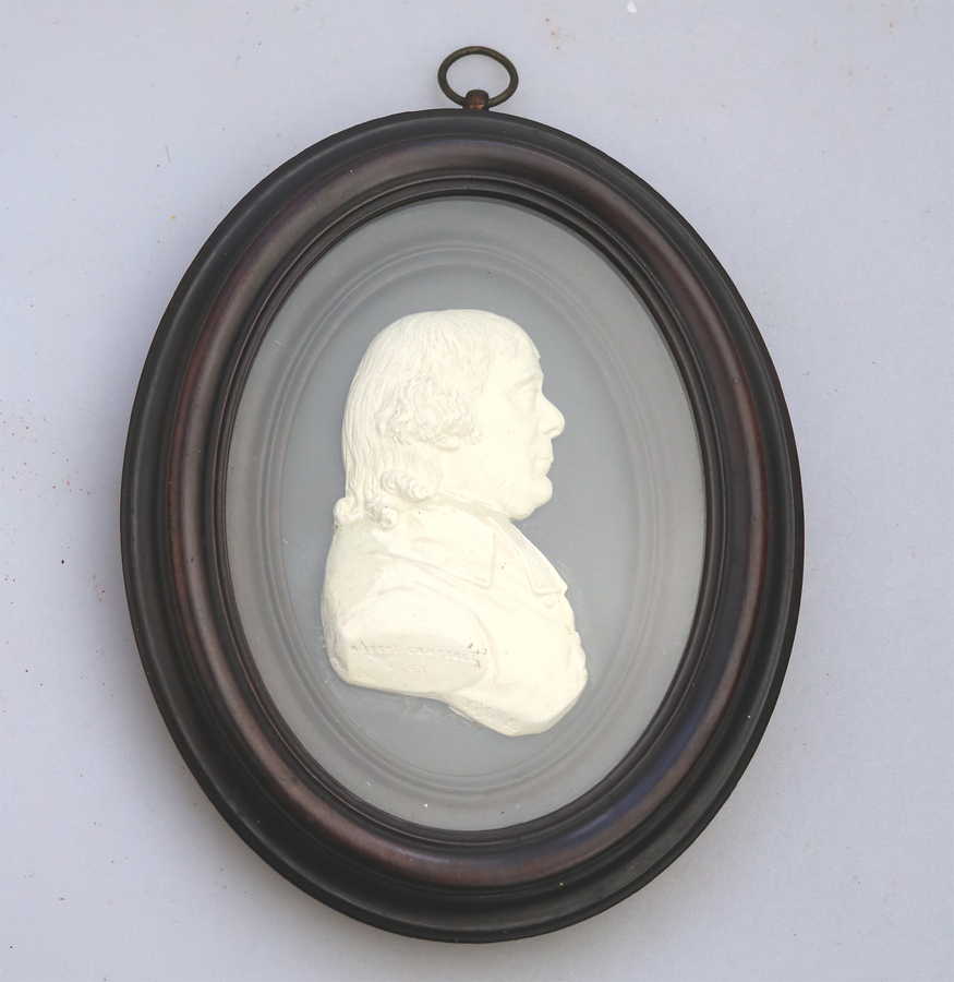 A good & attractive antique Georgian plaster framed portrait medallion after James Tassie C.1820