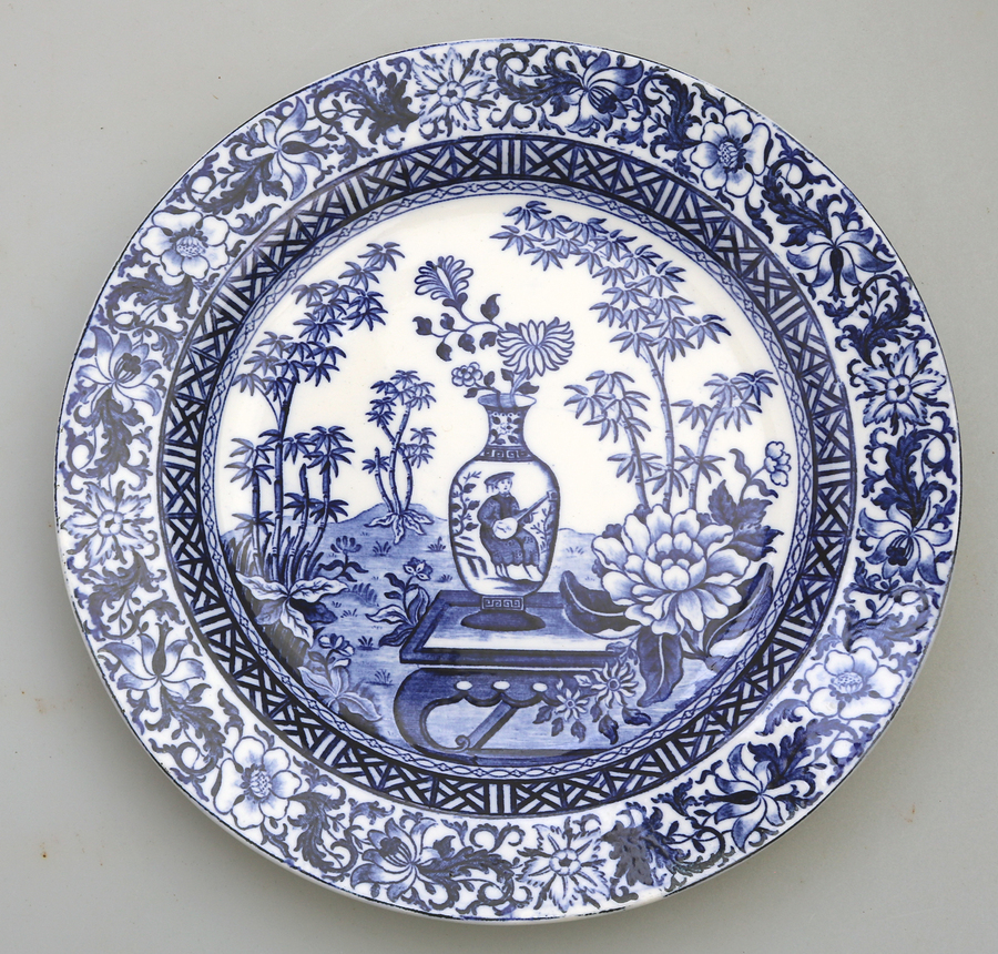 WEDGWOOD ANTIQUE POTTERY: SCARCE BAMBOO B&W TRANSFERWARE PLATE - MID 19THC