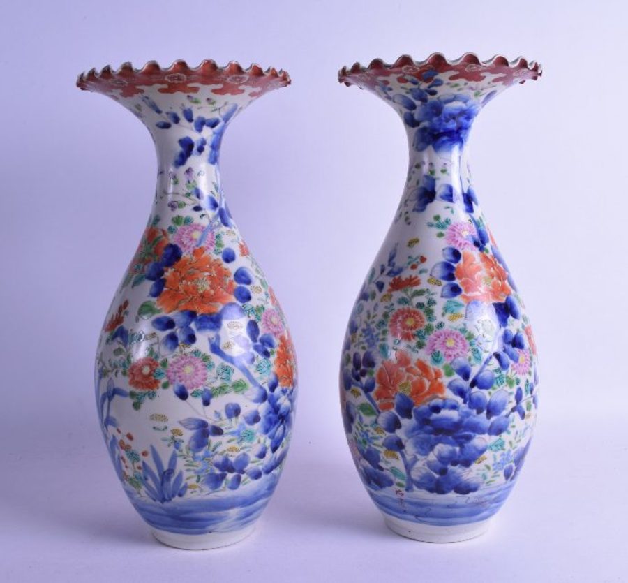 A PAIR 19TH CENTURY JAPANESE MEIJI PERIOD IMARI VASES