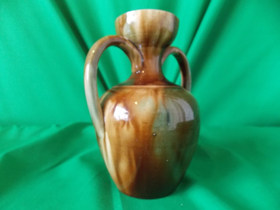 Scottish Pottery ( Dunmore ) slip glazed vase