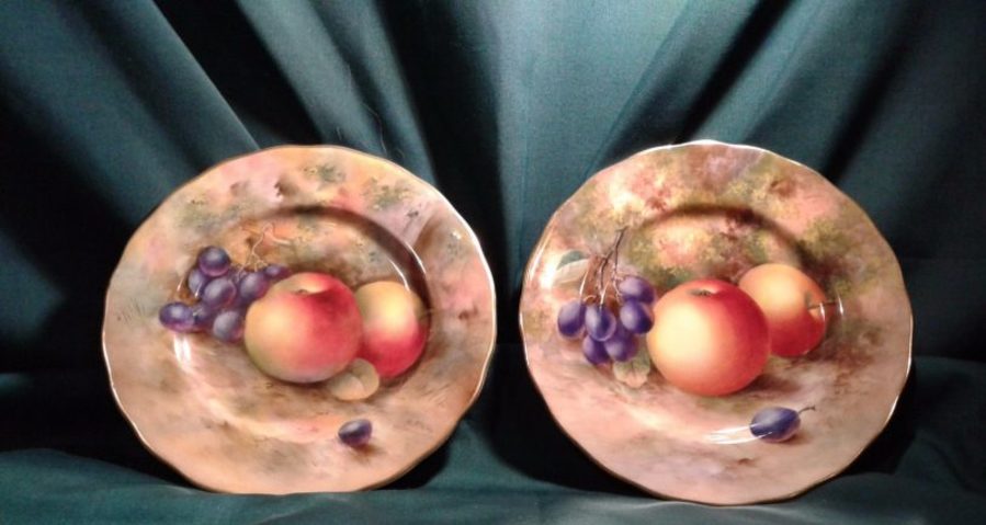 A pair of Worcester fallen fruits cabinet plates. Harry Ayrton