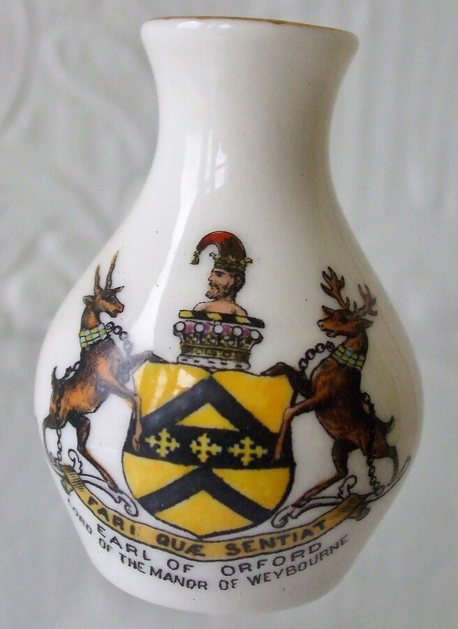 W.H. Goss ~ Swindon Vase ~ A.C.C. No. 268 ~ Earl of Orford Lord of the Manor of Weybourne